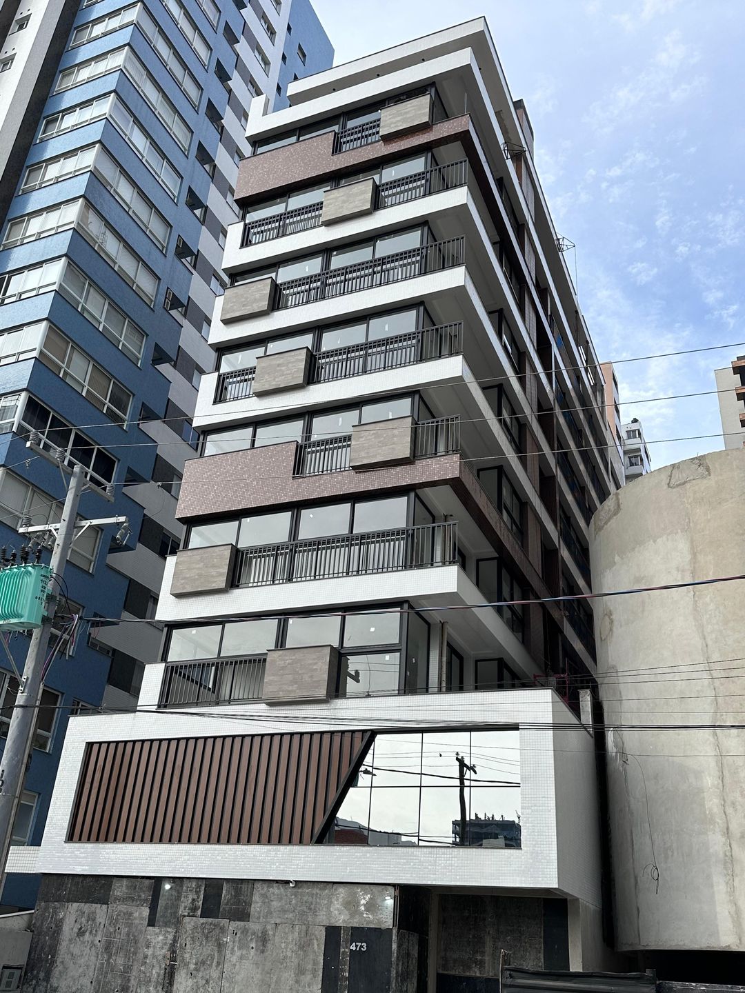Apartamento 1 dorm com rooftop e piscina — Centro de Torres