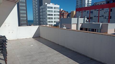 Cobertura com 2 dormitórios e vista privilegiada em Torres