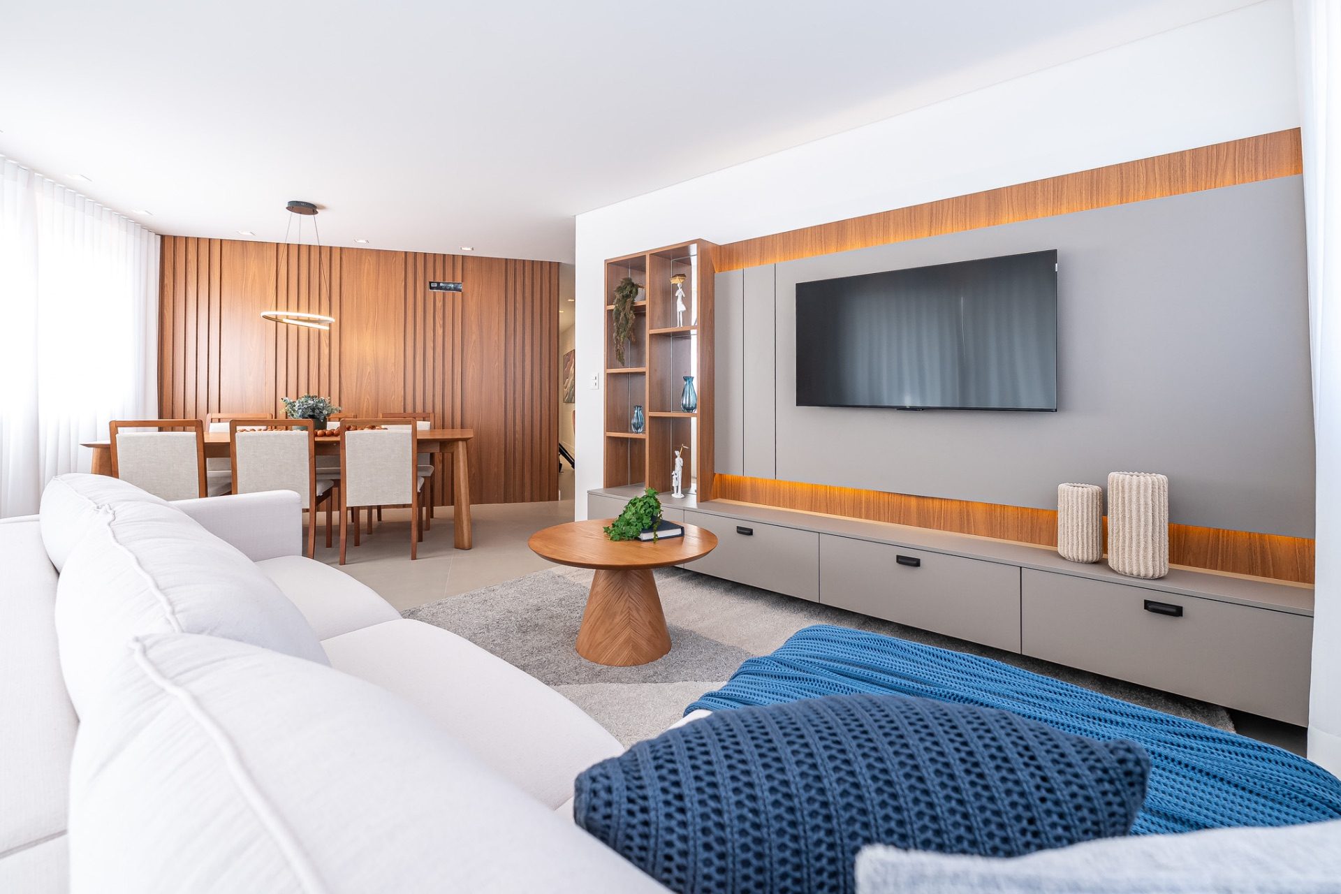 Apartamento com 3 suítes, 2 vaga no Punta del Sole