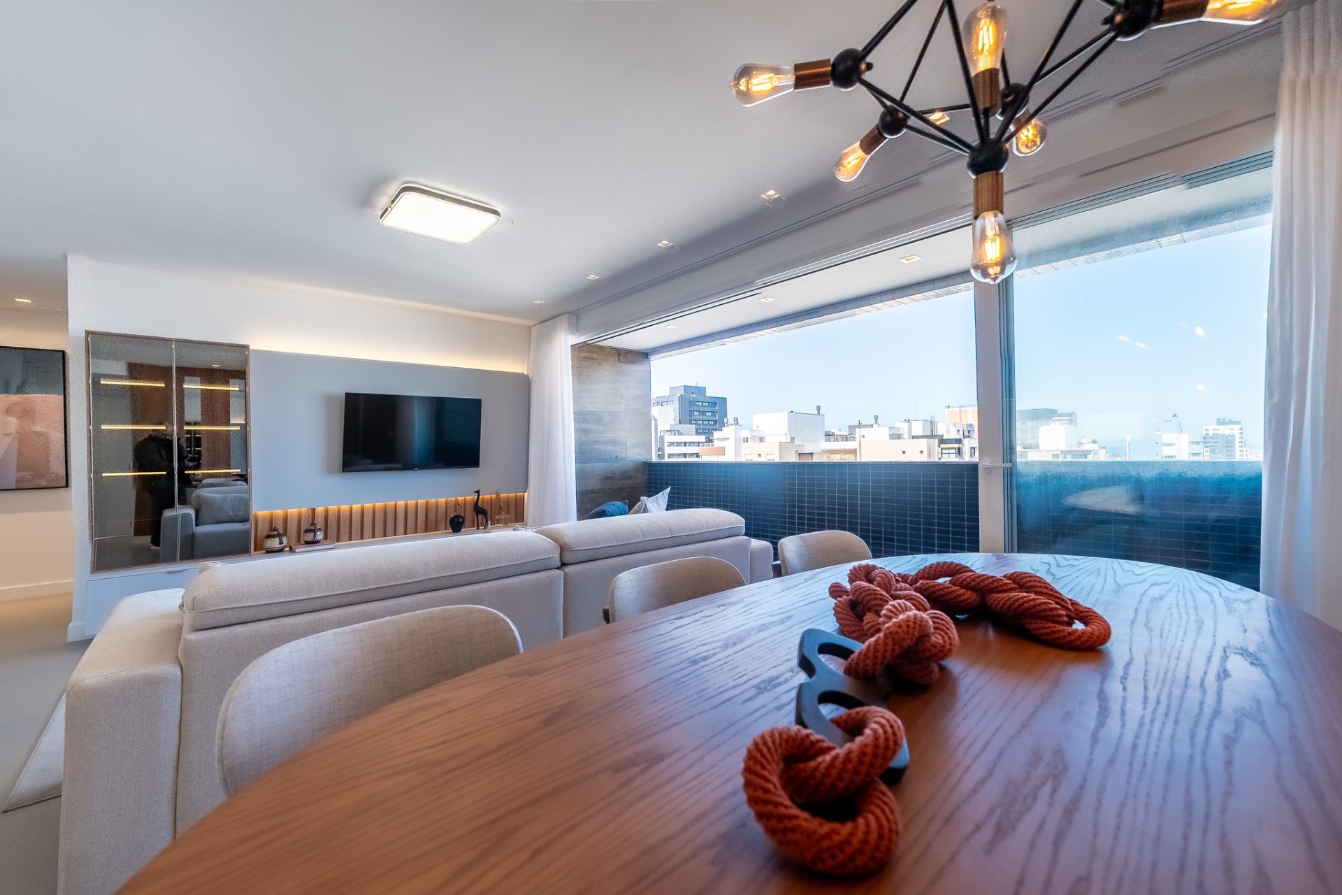 Apartamento com 2 suítes, 2 vaga no Punta del Sole