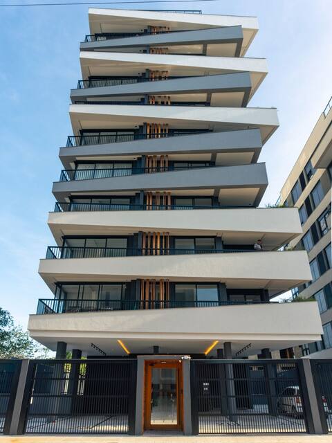 Apartamento 2 dormitórios (1 suíte) com sacada e vaga - Praia da Cal