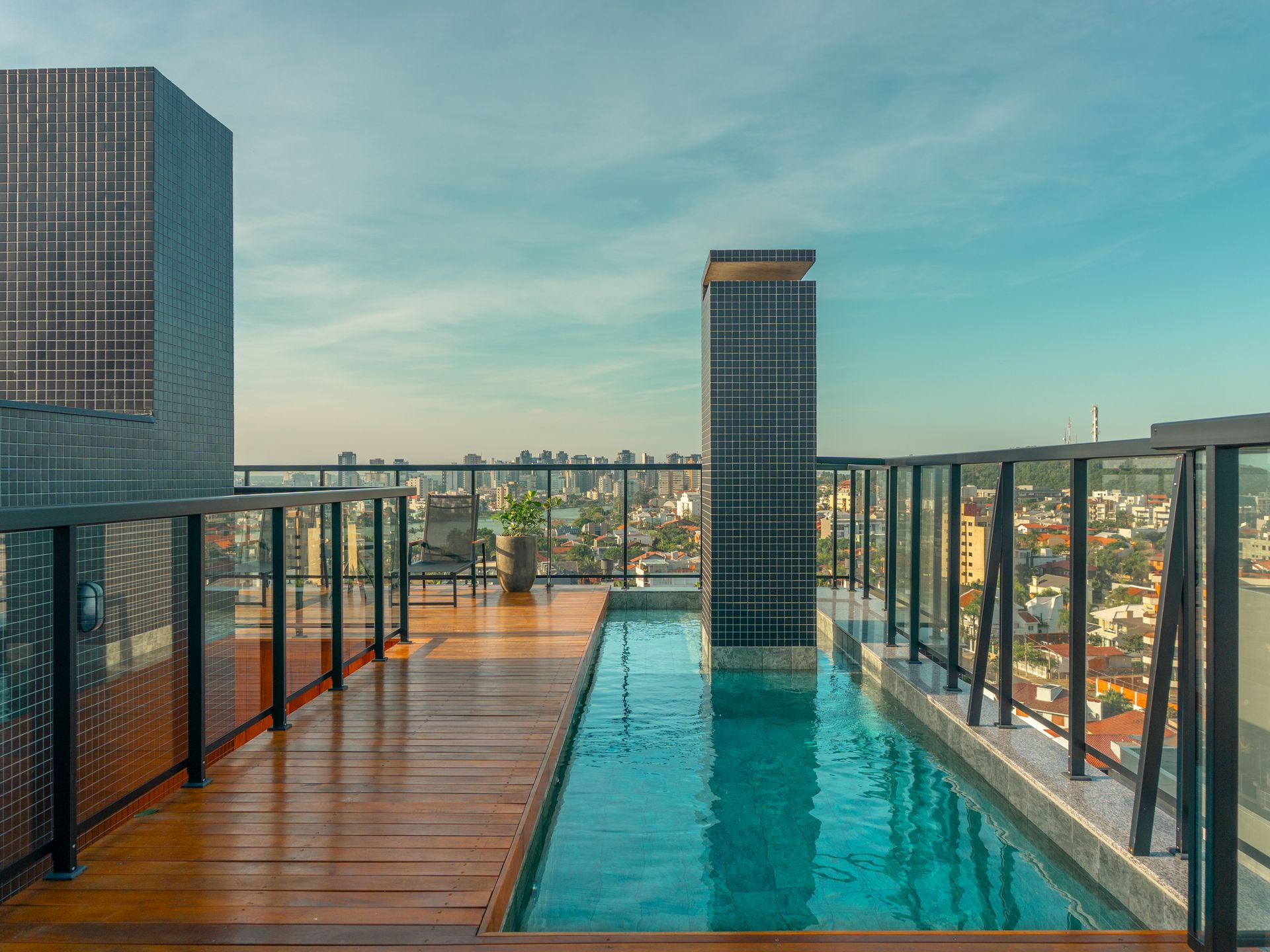 Apartamento 1 suíte com sacada e 1 vaga no rooftop