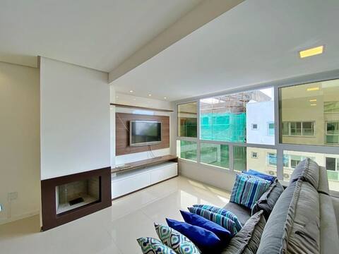 Apartamento 1 dormitório com lareira e terraço, 2 vagas