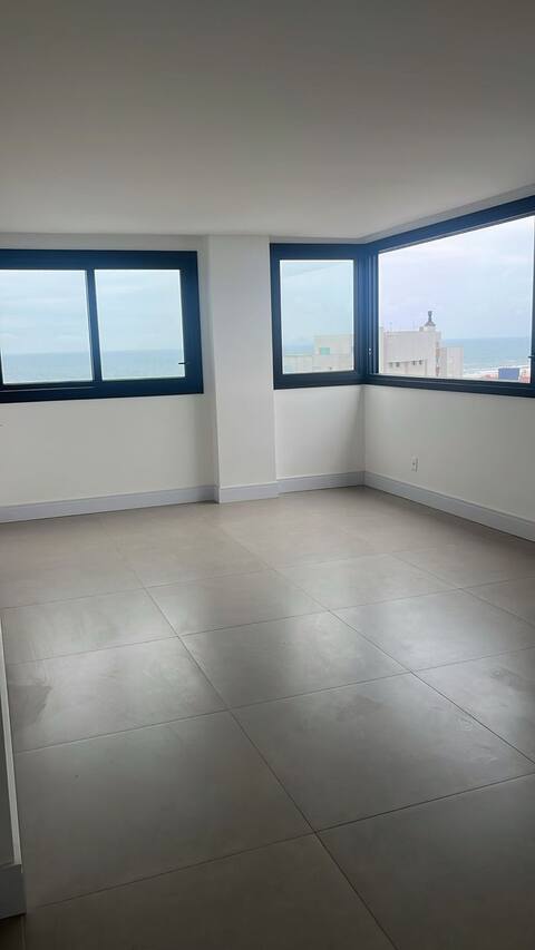 Apartamento 2 dormitórios (1 suíte) com vista mar e 2 vagas